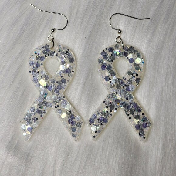 2" Resin Earring with white and silver glitter - Picture 1 of 1
